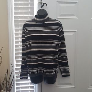 Stripped turtle neck